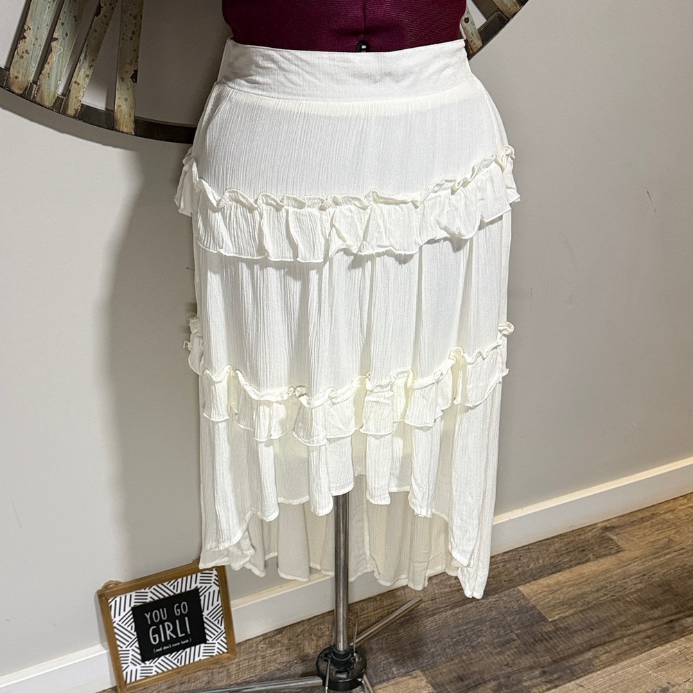 CELEBRITY PINK CREAM RUFFLE SKIRT